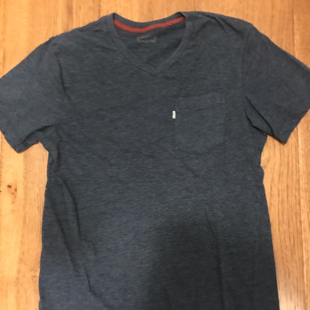 Men’s vneck tee